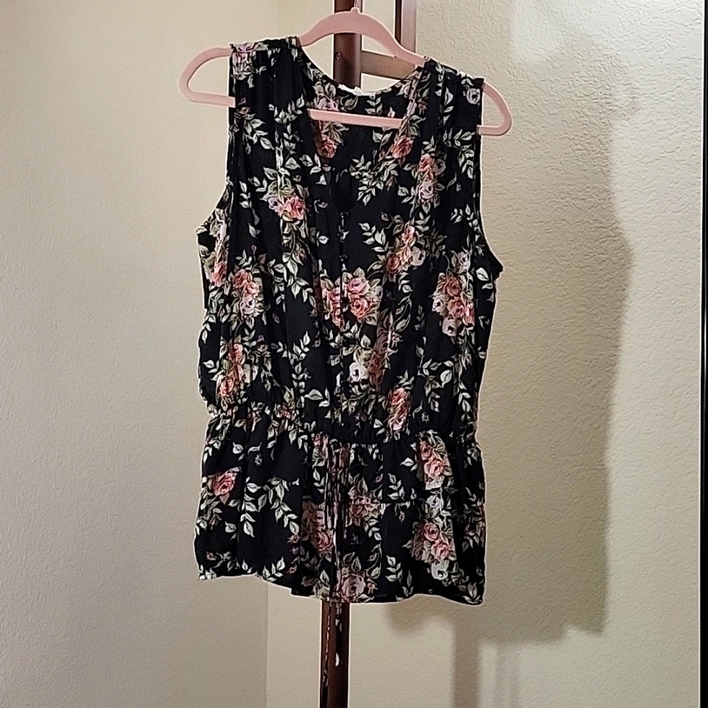 Sleeveless peplum blouse
